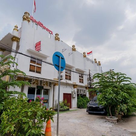 ג'קרטה Reddoorz Syariah Near Universitas Borobudur מראה חיצוני תמונה
