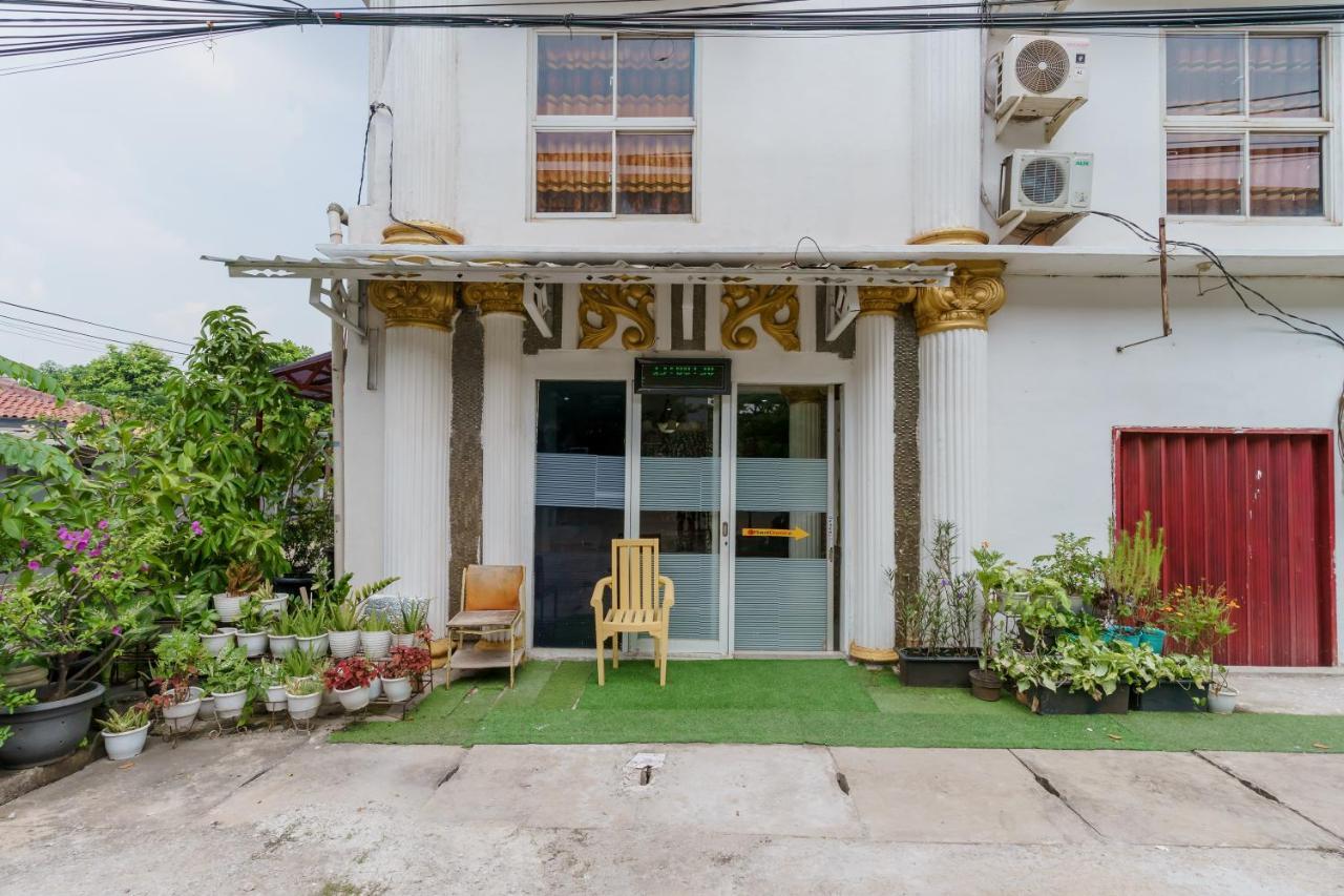 ג'קרטה Reddoorz Syariah Near Universitas Borobudur מראה חיצוני תמונה