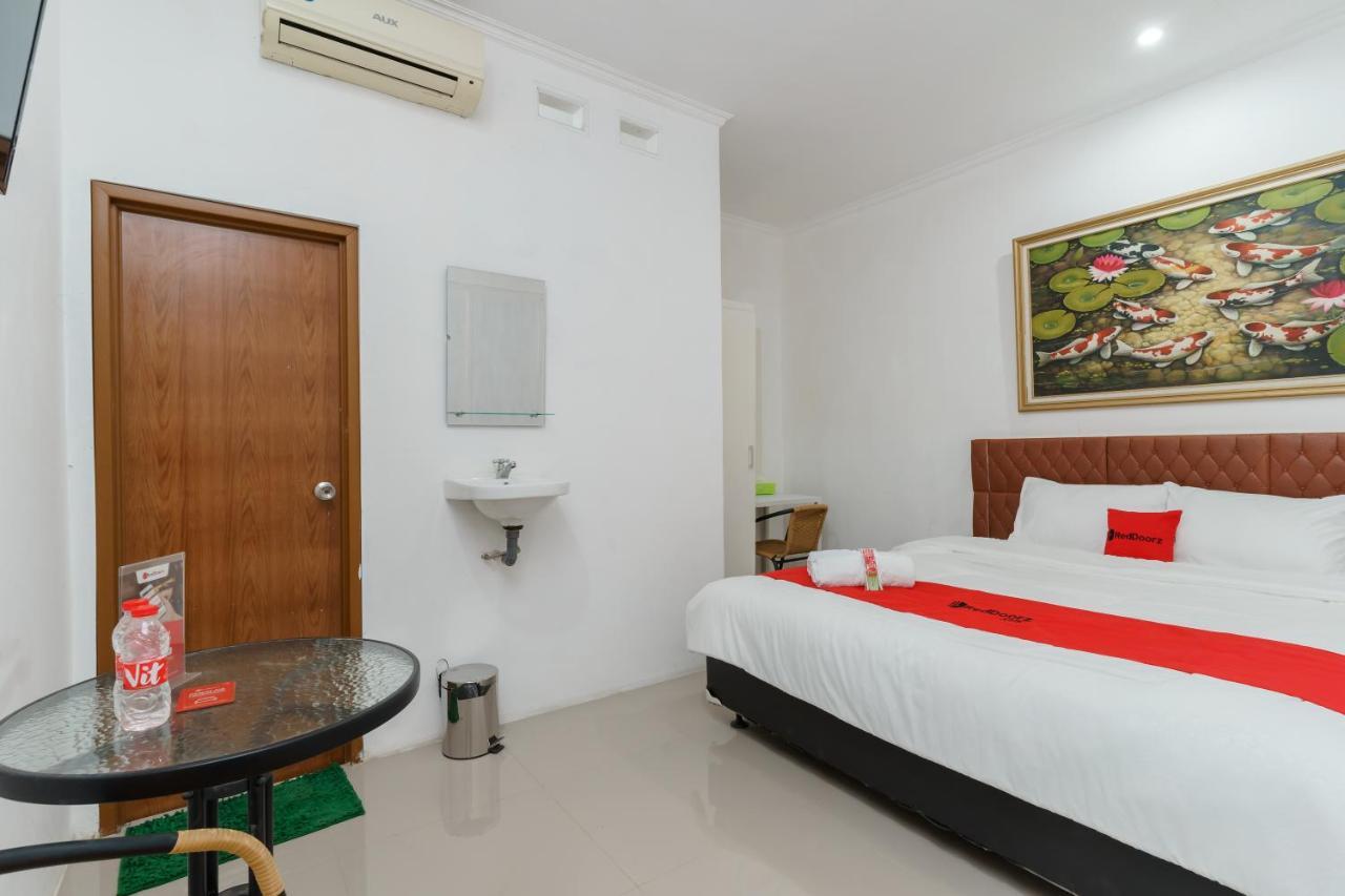 ג'קרטה Reddoorz Syariah Near Universitas Borobudur מראה חיצוני תמונה