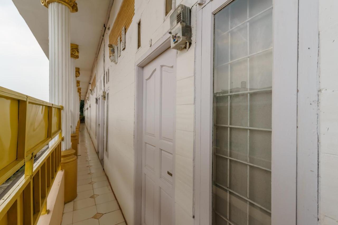 ג'קרטה Reddoorz Syariah Near Universitas Borobudur מראה חיצוני תמונה