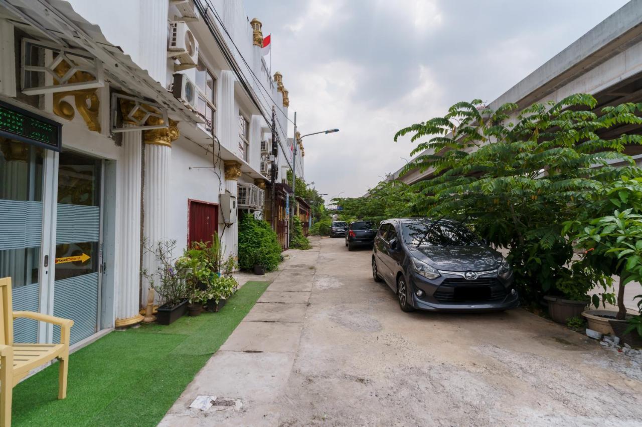 ג'קרטה Reddoorz Syariah Near Universitas Borobudur מראה חיצוני תמונה