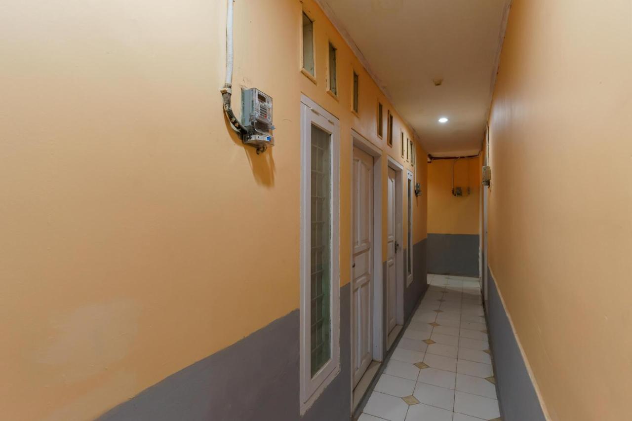 ג'קרטה Reddoorz Syariah Near Universitas Borobudur מראה חיצוני תמונה