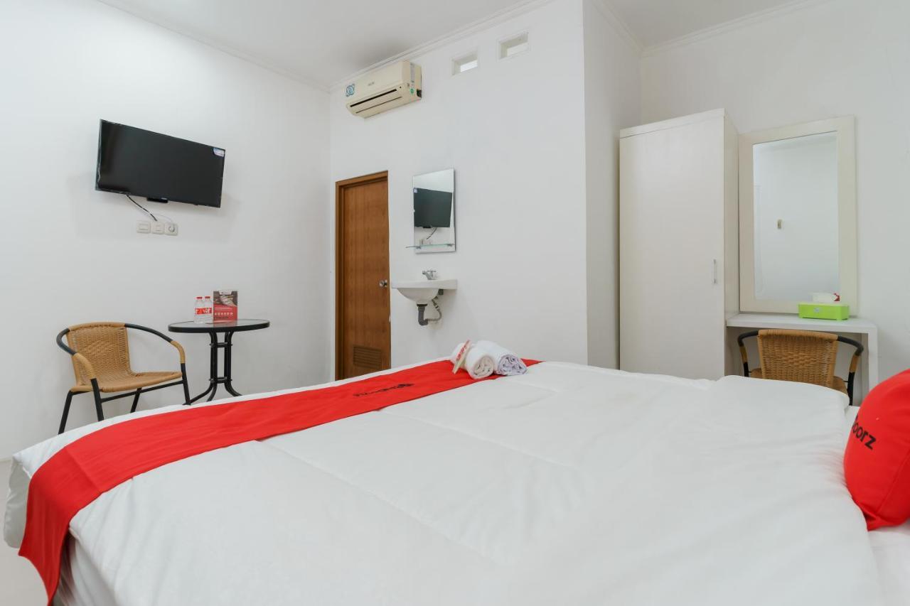 ג'קרטה Reddoorz Syariah Near Universitas Borobudur מראה חיצוני תמונה