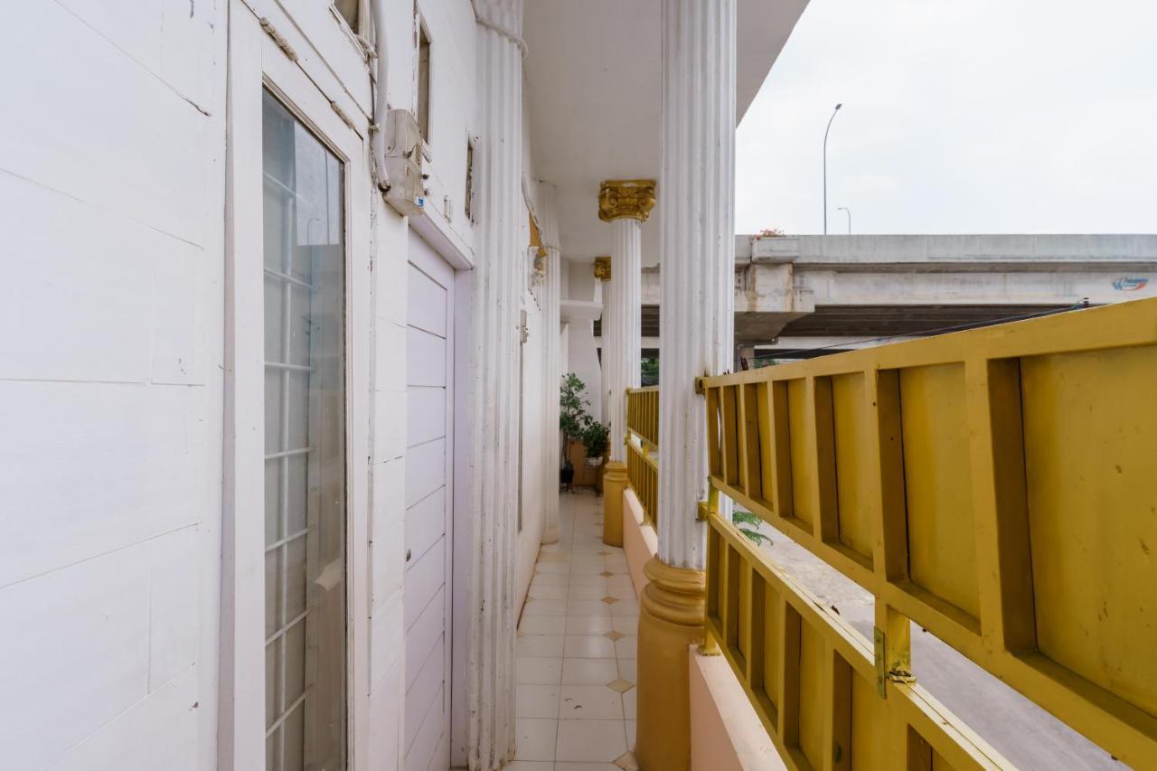 ג'קרטה Reddoorz Syariah Near Universitas Borobudur מראה חיצוני תמונה