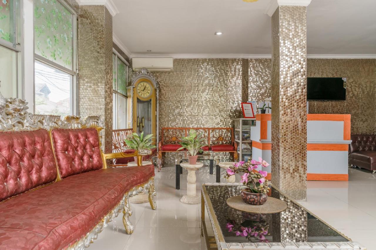 ג'קרטה Reddoorz Syariah Near Universitas Borobudur מראה חיצוני תמונה